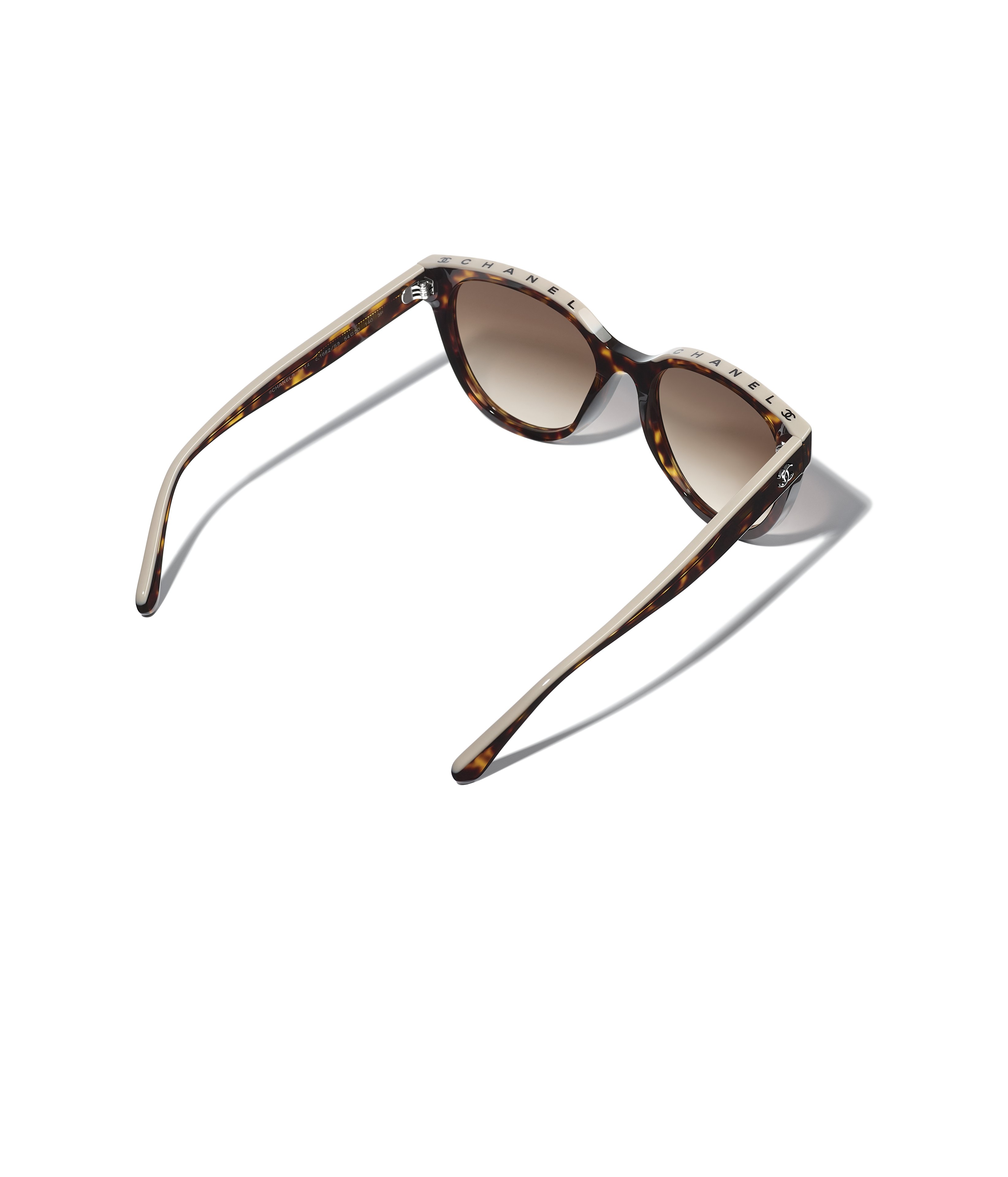 WINTER19-A71339-X02016-S8219-5414-1682-S9-PDT_VIEW_4kf4WughDAKL8w