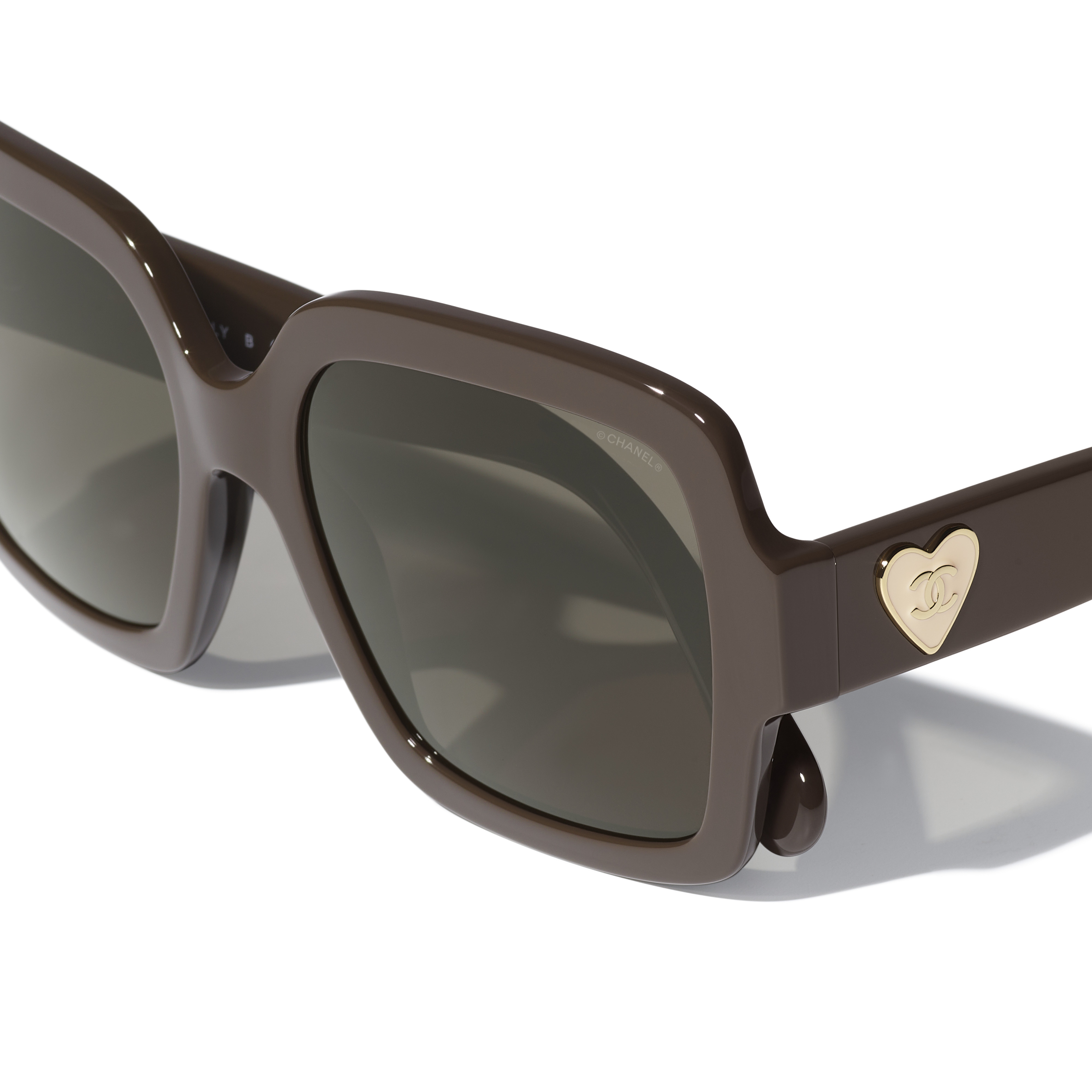 FALLANIMATION23-A71469-X01081-S1704-5479-1704-3-PDT_VIEW_4_conversion1